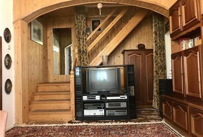 Casă cu 8 camere cu Teren 776 Mp în Urlați - 5