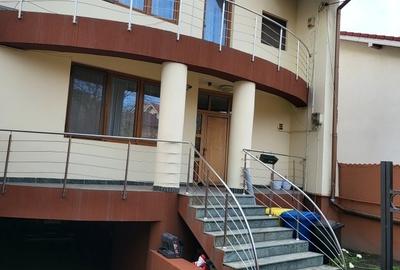 VAND   -      SCHIMB   VILA IN CENTRUL CRAIOVEI - 1