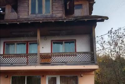 Casă cu 5 camere cu Teren 120 Mp în Teiu - 9
