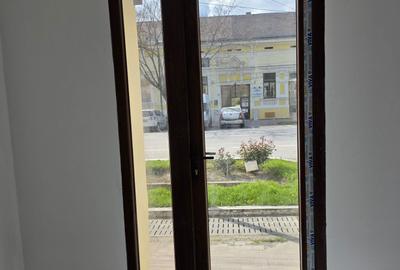 Spațiu comercial, de 65 mp, în Central - 4