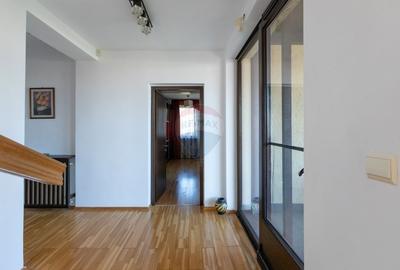 Casă cu 7 camere cu Teren 1617 Mp în Central - 25