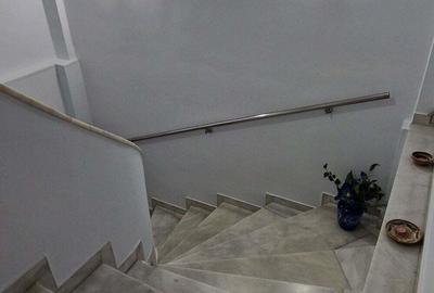 Coiciu, o vila construita pe cadre de beton, bine compartimentata. - 15