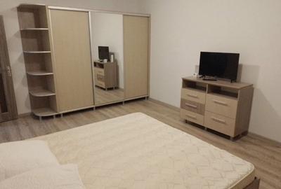Apartament cu 2 camere decomandat în Spitalul Județean