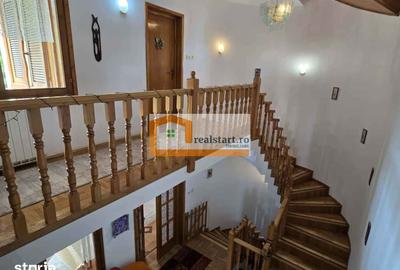 Casă cu 9 camere cu Teren 1800 Mp în Central