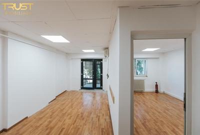 Spatiu comercial 3 camere 74 mp  Pretabil Birou/Cabinet Medical - 1