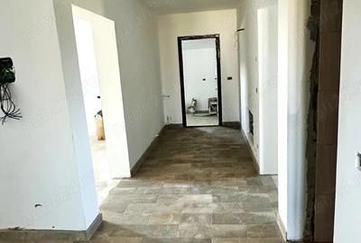 Casă cu 4 camere cu Teren 3690 Mp în Milcovul - 9