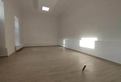 Spațiu comercial, de 72 mp, în Central - 5