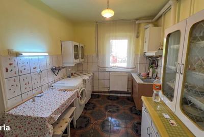 Apartament cu 3 camere decomandat în Petros - 10