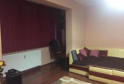 Apartament cu 3 camere semidecomandat, mobilat în Gheorgheni