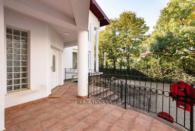 Timisoara - Girocului Vila 12 Camere 4 Bai | 497mp Utili 1373mp Teren - 37