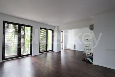 Apartament cu 4 camere decomandat în P-ța Victoriei