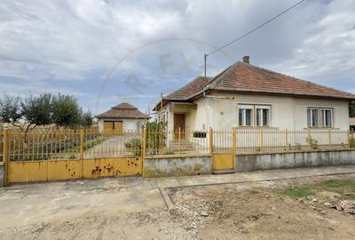 Casa 3 camere, Teren 2347 mp Loc. Lucaceni Jud. Satu Mare-Comision 0% cumparator - 1