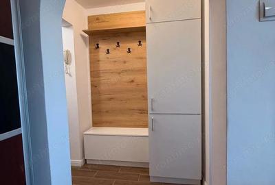 Apartament cu 3 camere semidecomandat în Brâncoveanu