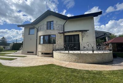 Casă individuală cu 8 camere cu Canalizare în Cornu de Jos (Cornu) - 1