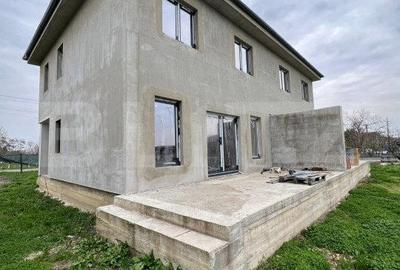 Casă cu 4 camere cu Teren 490 Mp în Titulescu - 1