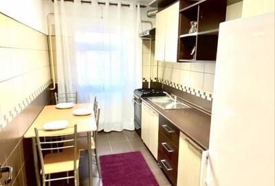 Apartament cu 3 camere decomandat în Exterior Vest