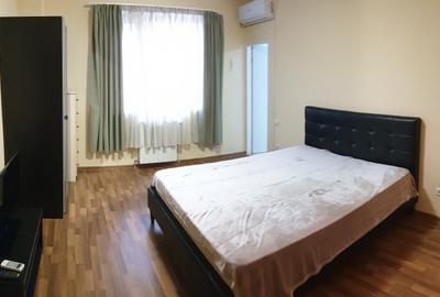 Garsonieră decomandată, mobilată în Păcii