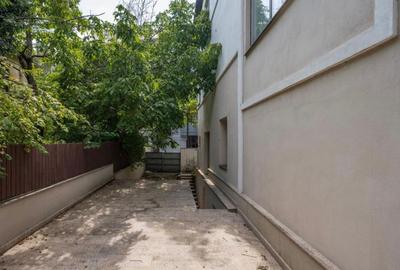 Casă individuală cu 7 camere cu Canalizare în Primăverii - 3