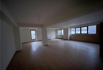 Piata Iancului,imobil S+P+2+M, suprafata 1000mp, 18 camere,parcare - 11