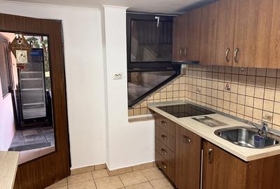 Casa sigle 4 camere centru vechi zona str. 9 mai - 7