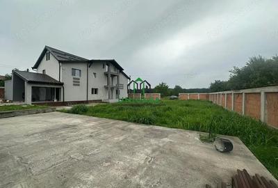 Casă cu Teren 2000 Mp în Români - 18
