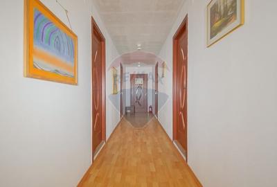 Casă cu 10 camere cu Teren 411 Mp în Schei - 26