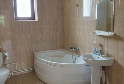Casă cu 2 camere cu Teren 200 Mp în Central - 1
