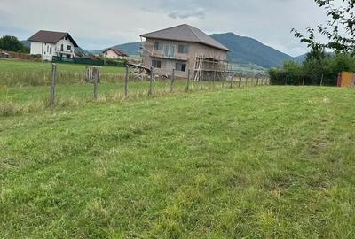Teren de 2000 mp, în Orlat - 2