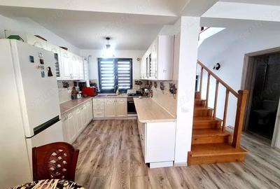Casă cu 4 camere cu Teren 33 Mp în Central - 7
