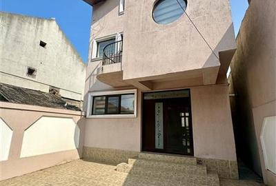 Casă individuală cu 3 camere cu Canalizare în Casa de Cultură - 1