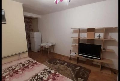 Garsonieră decomandată în Central - 2