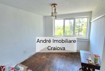 Apartament cu 3 camere semidecomandat în Calea București