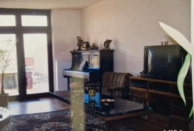 Casă cu 6 camere în Unirii