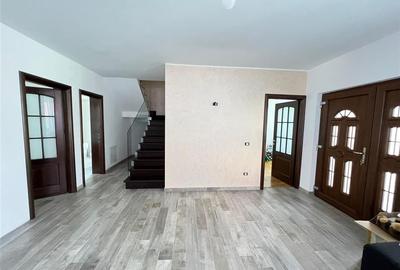 Casă individuală cu 5 camere în Sud-Vest