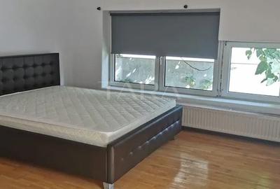 Casă individuală cu 4 camere cu Canalizare în Central - 2