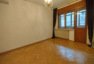 Apartament cu 3 camere decomandat în Capitale - 12