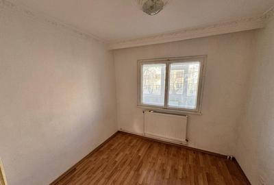 Apartament cu 3 camere decomandat în Inel II
