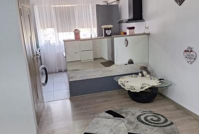 Apartament cu 3 camere decomandat în Central - 1