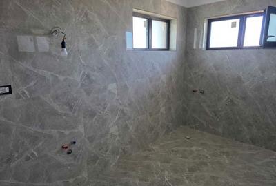 Casă cu 4 camere în Exterior Vest - 2