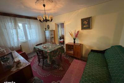 Apartament cu 3 camere semidecomandat în Central - 1