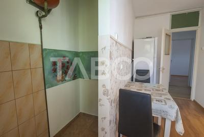 Strand - 3 camere cu balcon si pivnita - la etajul 4 - 8