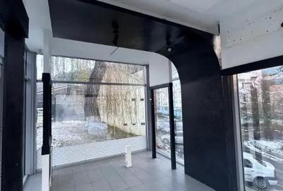 Spațiu comercial, de 30 mp, în Central - 3