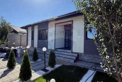 Casă cu 4 camere cu Teren 411 Mp în Est - 2