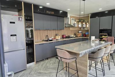 Casă individuală cu 10 camere cu Canalizare în Craiovița Nouă - 9