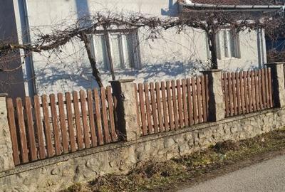Casă cu 4 camere în Laz - 1