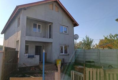 Casă individuală cu 5 camere cu Teren 210 Mp în Dragomirești-Vale