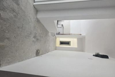 Apartament cu 3 camere semidecomandat în Central - 9