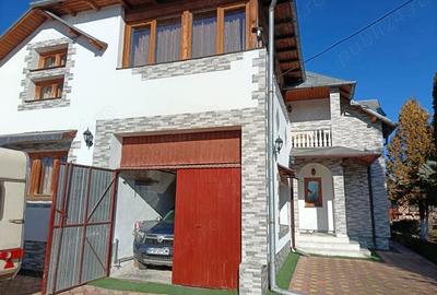 Casă cu 6 camere cu Teren 900 Mp în Pucioasa - 16