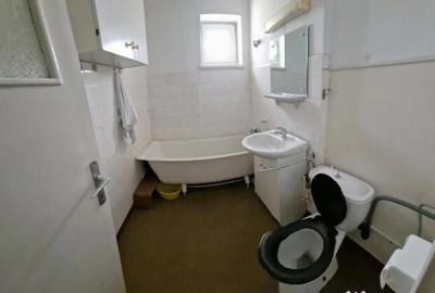 Apartament cu 3 camere semidecomandat în Central - 1