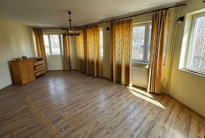 Casă individuală cu 8 camere cu Canalizare în Ultracentral - 2